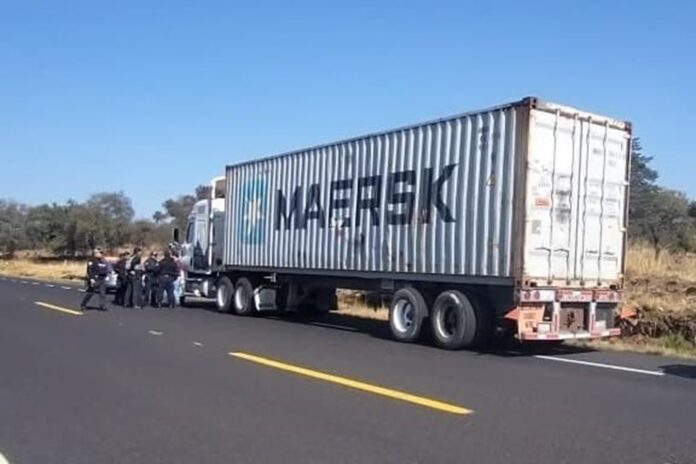 Policía Municipal de Huamantla Frustra Robo de un Tráiler y Recupera otro Más Policía Municipal de Huamantla Frustra Robo de un Tráiler y Recupera otro Más- AlternativaTlx
