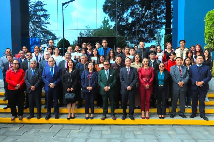 Reciben 3,416 estudiantes de la UATx Beca Institucional - AlternativaTlx