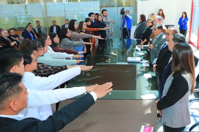 Toma Protesta Rector de la UATx a Nuevo Comité Estudiantil de la FEUAT - AlternativaTlx