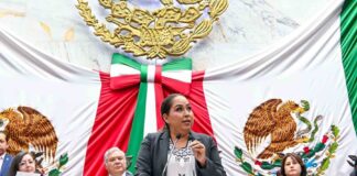 Egresada UAG recibe la Condecoración La Mujer Michoacana 2025 - AlternativaTlx