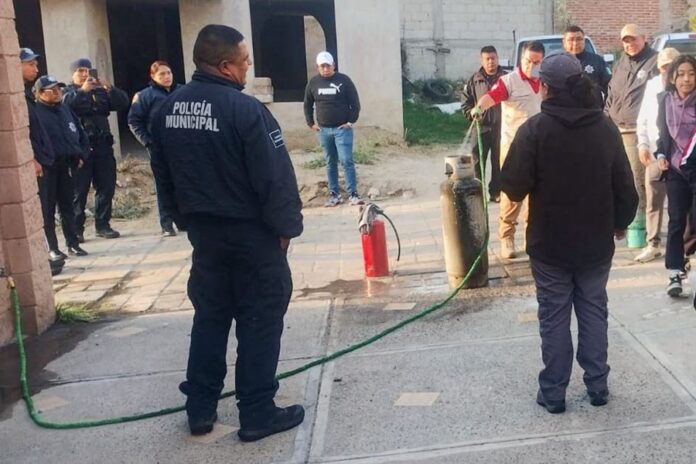Elementos de Protección Civil y Seguridad Atienden Conato de Incendio en Vivienda de Huamantla Elementos de Protección Civil y Seguridad Atienden Conato de Incendio en Vivienda de Huamantla- AlternativaTlx