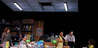 En “Todo Está Bien” la Rutina, El Suicidio y la Comedia Trabajan en una Oficina - AlternativaTlx