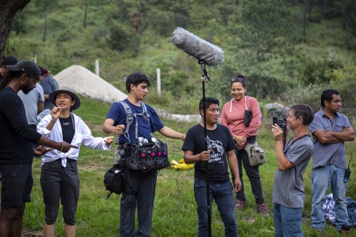 La Raya Migración, Nostalgia y Comedia en el Cine de Yolanda Cruz - AlternativaTlx