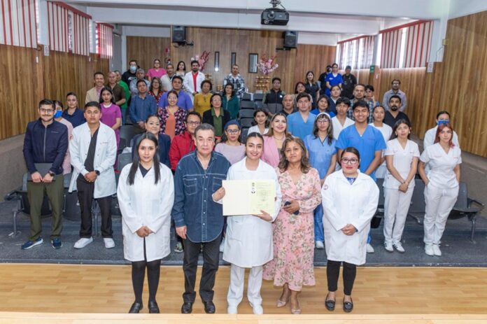 Odontología UATx Celebra la Entrega del Acta Profesional Número Dos Mil - AlternativaTlx