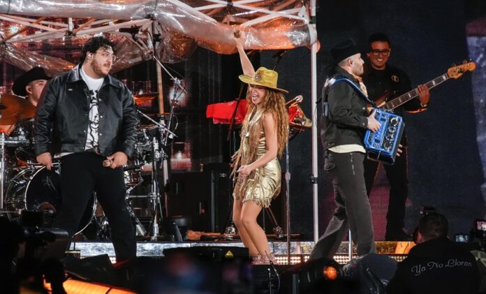 Shakira Invitó a Grupo Frontera para Cantar entre paréntesis en su Cuarto Show en el Estadio Gnp Seguros- AlternativaTlx Shakira Invitó a Grupo Frontera para Cantar entre paréntesis en su Cuarto Show en el Estadio Gnp Segurosv- AlternativaTlx