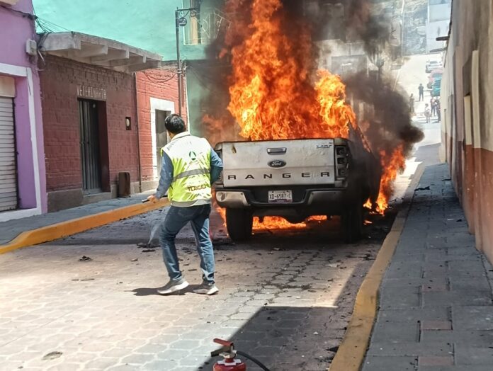 Atiende Protección Civil Municipal Incendio de Vehículo en la Capital Tlaxcalteca- AlternativaTlx 