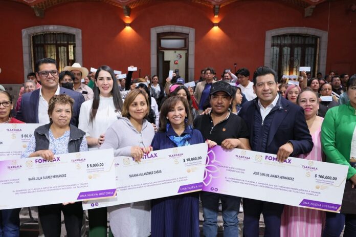 Entrega Gobernadora Cheques a 103 Unidades Productivas a Través del FOMTLAX- AlternativaTlx Entrega Gobernadora Cheques a 103 Unidades Productivas a Través del FOMTLAX- AlternativaTlx