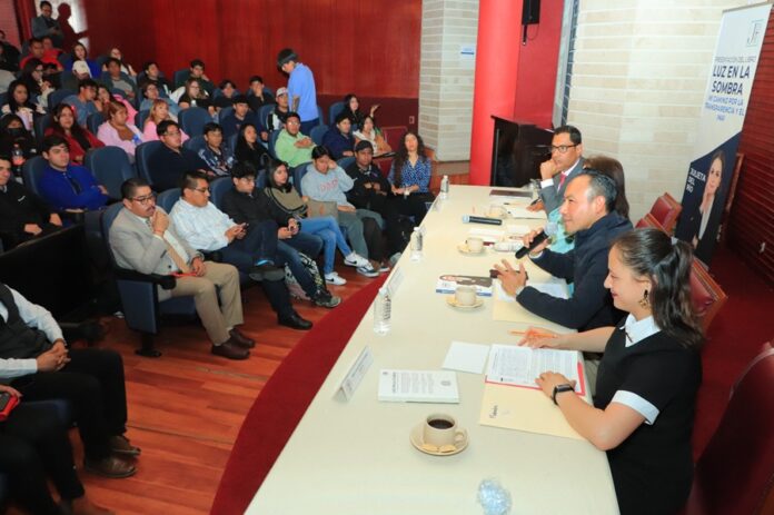 Presentan en la UATx el libro “Luz en la Sombra. Mi Camino por la Transparencia y el INAI” - AlternativaTlx