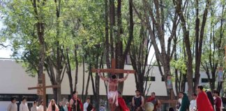 Reviven la Pasión y Muerte de Jesucristo con Viacrucis en la UAG - AlternativaTlx