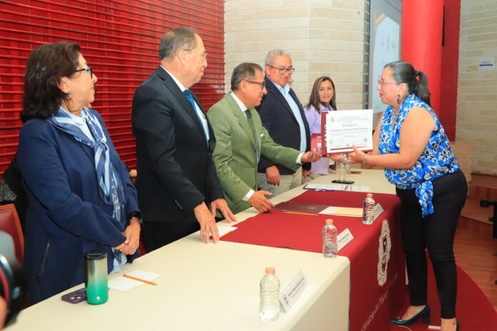 UATx y SEPE entregan constancias a participantes de talleres de SEAES - AlternativaTlx