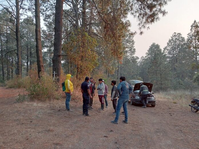 Unen Esfuerzos Brigadistas, Voluntarios y Militares para Atender Incendio en el Municipio de Atltzayanca- AlternativaTlx 