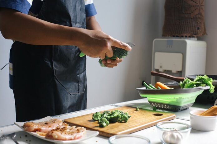 Aprende a Almacenar y Manipular Alimentos de Forma Segura Durante la Época de Calor - AlternativaTlx