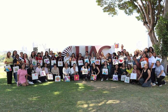 Colaboradoras de la UAG celebran el Día de las Madres - AlternativaTlx