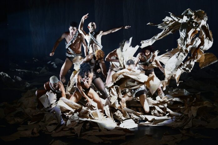 Con Fuerza y Sensilibidad, Giro8 de Goiás hizo vibrar al Teatro de la Danza Guillermina Bravo - AlternativaTlx