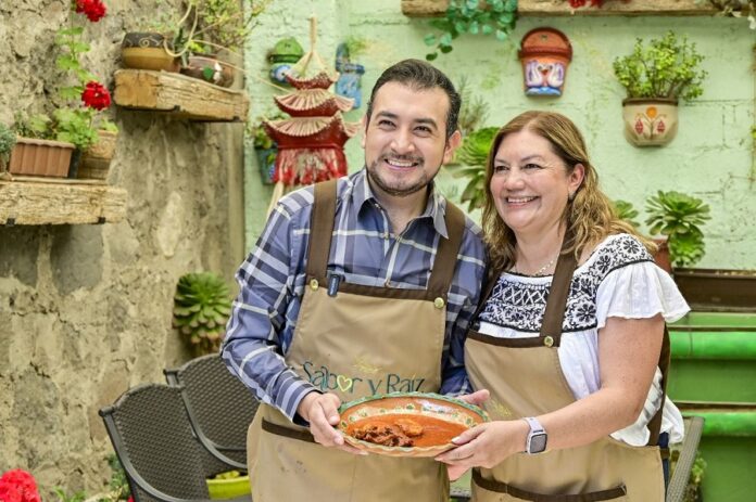 Con el Mole de Taralata, Lucy Ramírez Comparte su Herencia Culinaria en la Serie “Sabor y Raíz”- AlternativaTlx Con el Mole de Taralata, Lucy Ramírez Comparte su Herencia Culinaria en la Serie “Sabor y Raíz”- AlternativaTlx