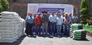 Entrega de Fertilizante y Semillas a Campesinos de Zacatelco- AlternativaTlx 