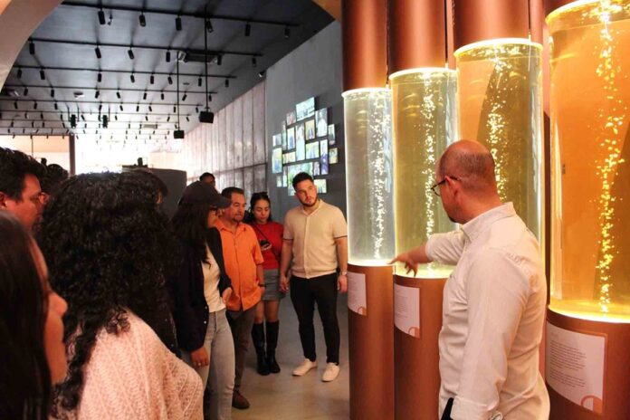 Estudiantes de Posgrados visitan el Tequila Lab - AlternativaTlx