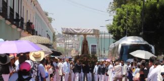 Fe que Camina: Alfombras, Flores y Devoción Unen a Feligreses y Visitantes en la Bajada de la Virgen de Ocotlán- AlternativaTlx 