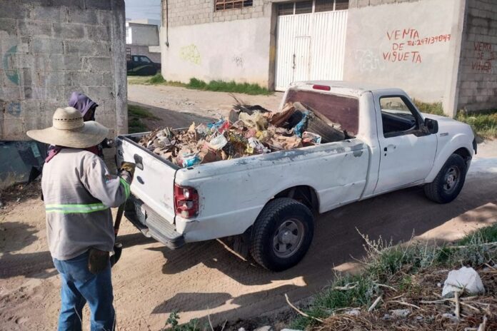 Gobierno Municipal Retira Residuos Sólidos Esparcidos de Forma Irregular en la Colonia Emiliano Zapata- AlternativaTlx 
