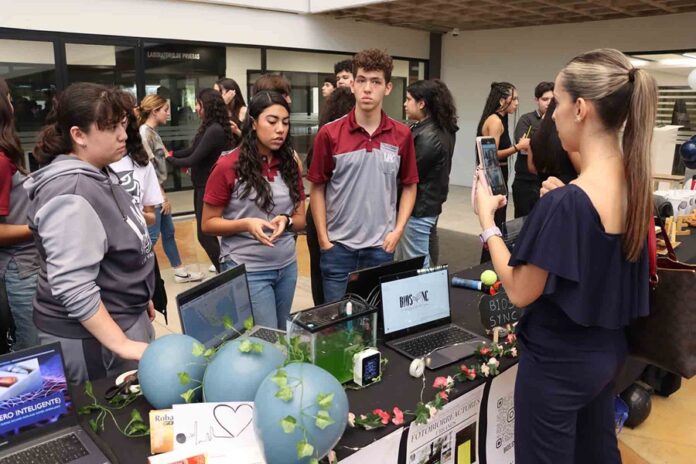 Jóvenes desarrollan ideas de emprendimiento en Tecociencia UAG High School - AlternativaTlx