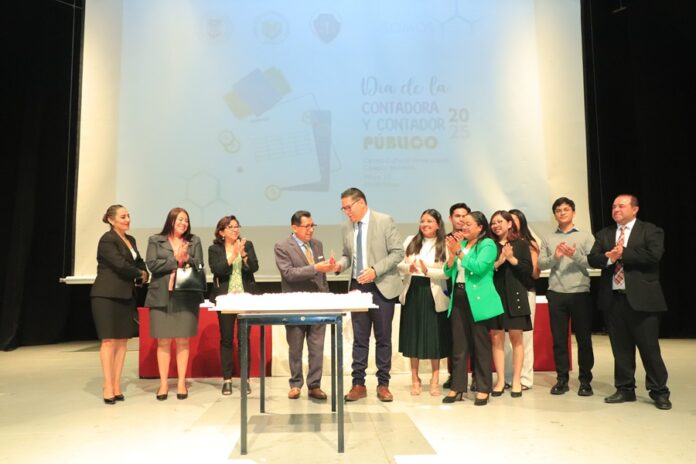 La tarea del Contador Público se refleja en la buena conducción de las organizaciones de la función pública Rector de la UATx - AlternativaTlx