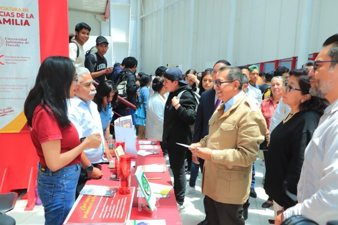 Organiza UATx “Quinta feria profesiográfica” - AlternativaTlx