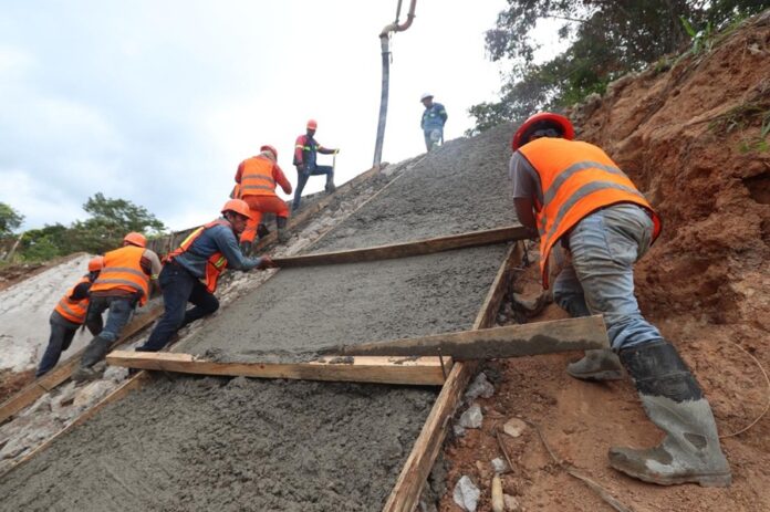 Titular de la SICT, Esteva Medina, reconoció en su Día a las Mujeres y Hombres que Trabajan en la Construcción - AlternativaTlx