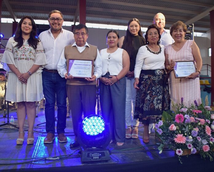 Zacatelco Celebra en Grande a sus Maestros con Emotivo Festejo- AlternativaTlx 