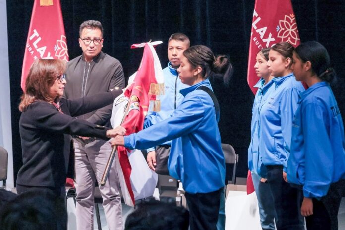 Abandera Gobernadora Delegación Tlaxcalteca de Juegos Deportivos Nacionales Escolares 2025- AlternativaTlx 
