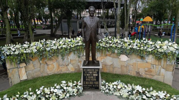 Asiste Gobernadora a Ceremonia del 44 Aniversario Luctuoso de Emilio Sánchez Piedras- AlternativaTlx Asiste Gobernadora a Ceremonia del 44 Aniversario Luctuoso de Emilio Sánchez Piedras- AlternativaTlx