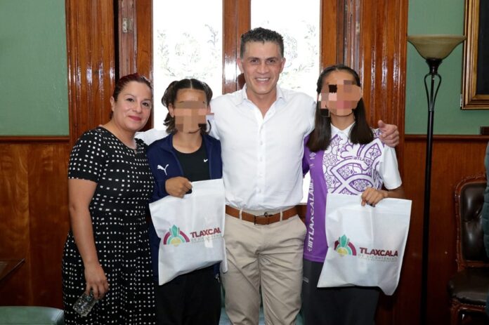 El Presidente Municipal Reconoce a Jóvenes Atletas Clasificadas a la Etapa Regional Rumbo a los Nacionales CONADE- AlternativaTlx El Presidente Municipal Reconoce a Jóvenes Atletas Clasificadas a la Etapa Regional Rumbo a los Nacionales CONADE- AlternativaTlx