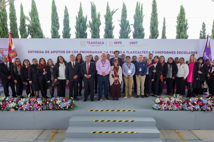 Entrega Gobernadora Apoyos Económicos y Uniformes Escolares; Reafirma Compromiso con los Niños y Jóvenes- AlternativaTlx 