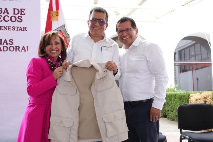 Entrega Gobernadora Chalecos a Servidores de la Nación de la Secretaría de Bienestar Federal- AlternativaTlx Entrega Gobernadora Chalecos a Servidores de la Nación de la Secretaría de Bienestar Federal- AlternativaTlx