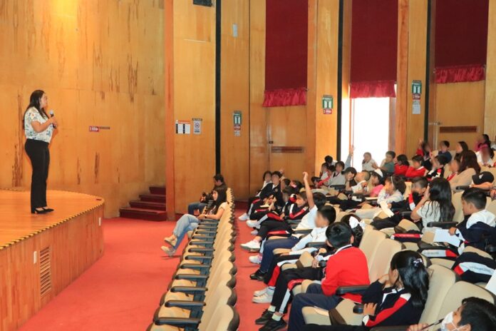 Estudiantes de Primaria y Bachillerato Conocen Detalles del Camino Recorrido por una Científica UATx - AlternativaTlx