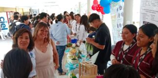 Estudiantes de Química Clínica UATx Presentan Productos del Área de la Salud en Feria del Emprendimiento en Xalapa - AlternativaTlx