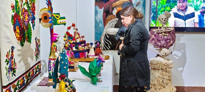 Evalúan Creatividad y Originalidad de Piezas del III Concurso Artesanal de Totomoxtle 2025- AltermativaTlx 