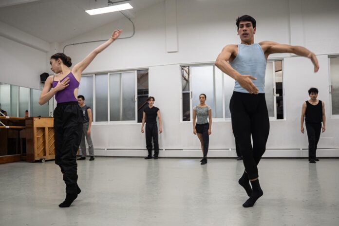 La Compañía Nacional de Danza rompe Frontera entre Danza Clásica y Contemporánea con ĀTMAN - AlternativaTlx