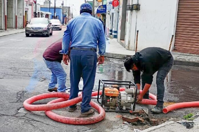 Normaliza la CAPAMH Servicio de Agua Potable en Calles de la Zona Centro de Huamantla- AlternativaTlx 