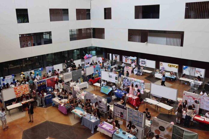 Pequeños científicos sorprenden con proyectos en feria de la UAG - AlternativaTlx