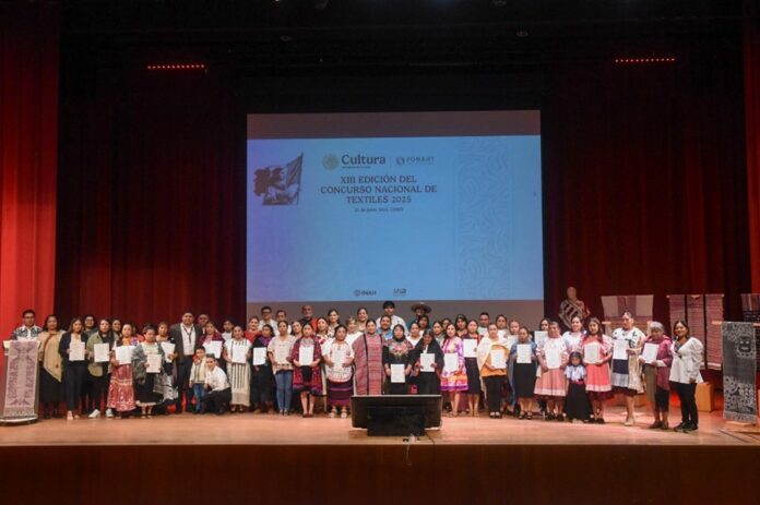 Reconocen a Creadoras y Creadores en la XIII Edición del Concurso Nacional de Textiles 2025 - AlternativaTlx