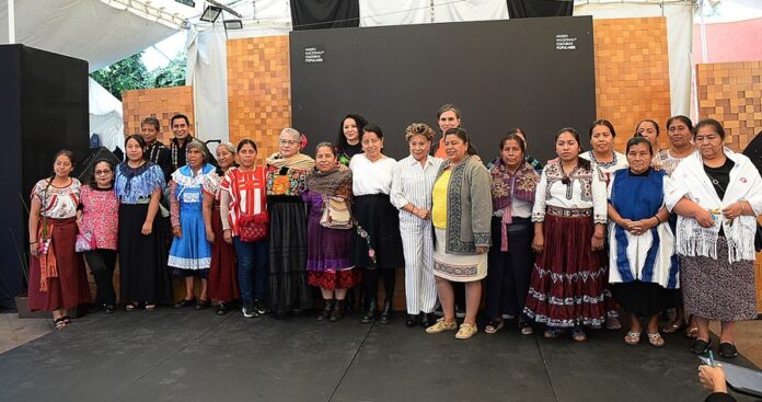 Abre al Público la Feria Artesanal “De Puntada en Puntada. Historia Bordada” - AlternativaTlx