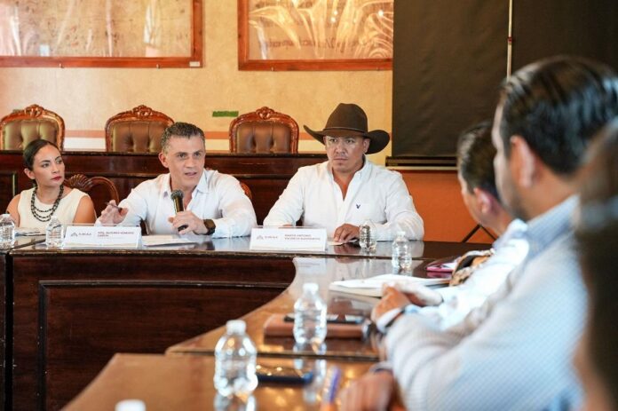 Alfonso Sánchez García Trabaja de la Mano con Hoteleros y Restauranteros para Potenciar el Turismo en la Capital- AlternativaTlx 