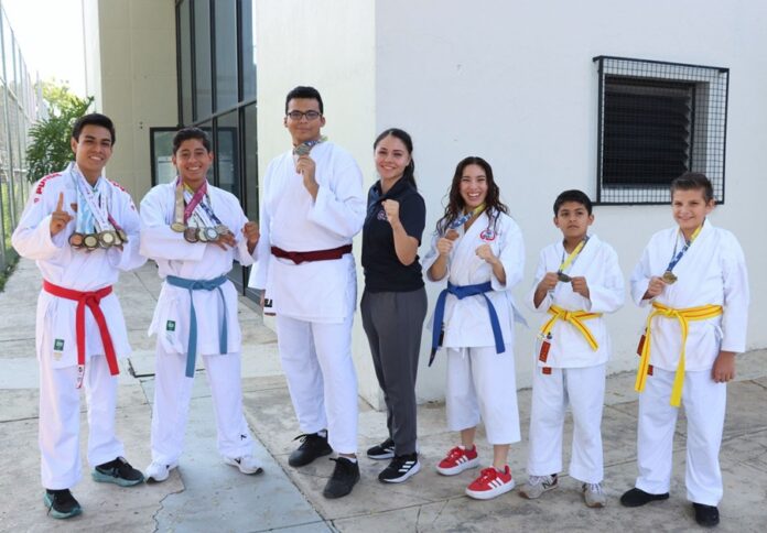 Alumnos de la UAG destacan en Competencias de Karate - AlternativaTlx