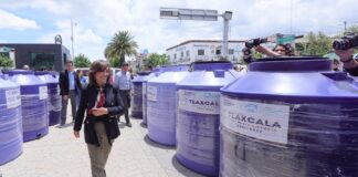 Entrega Gobernadora Lorena Cuéllar 300 Tinacos en Apizaco- AlternativaTlx 