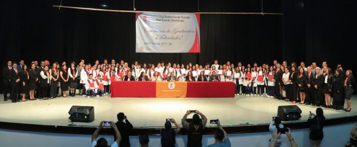 Preside Rector Graduación de Nuevos Cirujanos Dentistas comprometidos con el Bienestar y la Salud Bucal - AlternativaTlx
