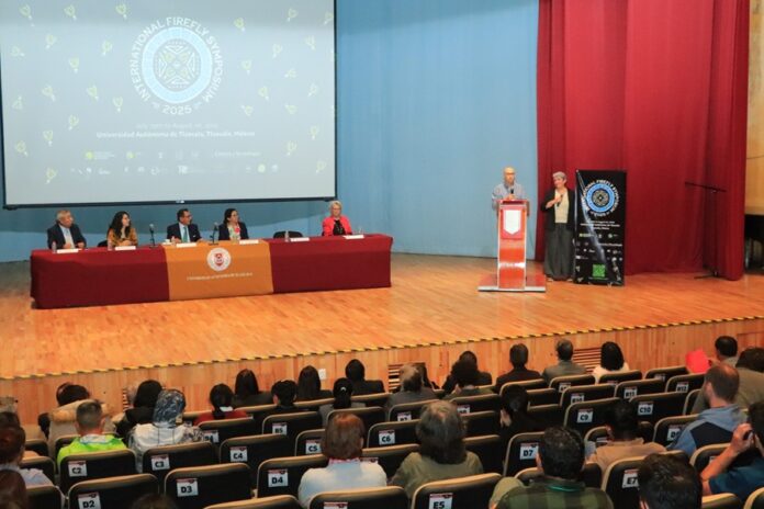 Recibe la UATx a especialistas de Cuatro Continentes, participan en Simposio Internacional de Luciérnagas 2025 - AlternativaTlx