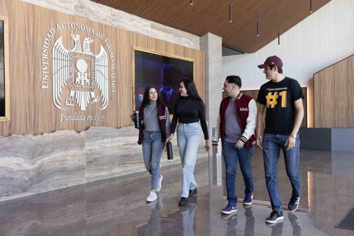 Robusto Programa de Becas de la UAG favorece a Miles de Jóvenes cada Año - AlternaivaTlx
