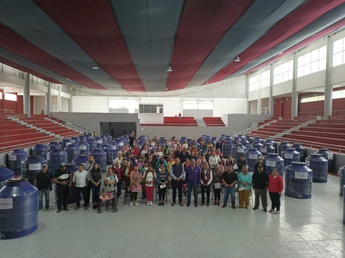 Suma Secretaría de Bienestar 297 Tinacos Entregados a Familias Vulnerables en Cuatro Municipios- AlternativaTlx 