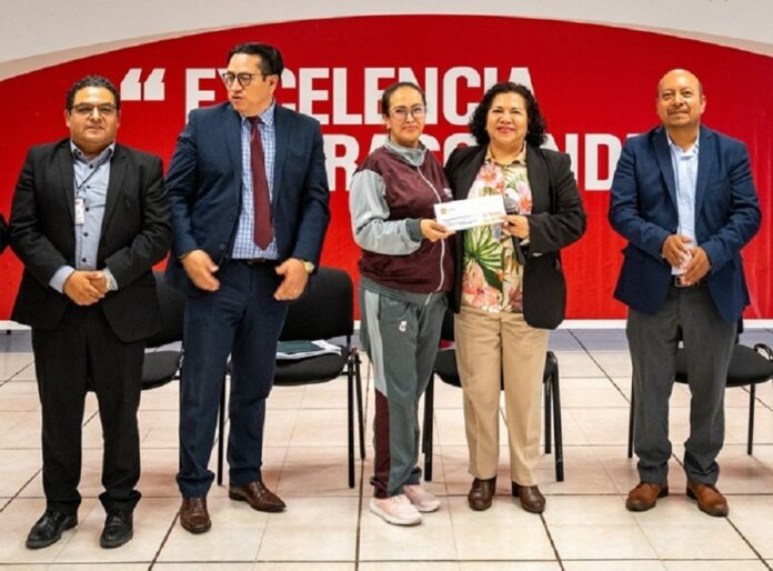 UPTx Entrega Vales de Despensa con Pago Retroactivo a Personal Docente y Administrativo- AlternativaTlx UPTx Entrega Vales de Despensa con Pago Retroactivo a Personal Docente y Administrativo- AlternativaTlx
