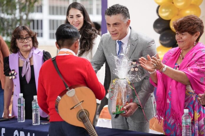 Ustedes con la Esperanza Viva de Tlaxcala Alfonso Sánchez García a Graduados del Internado José Amarillas- AlternativaTlx